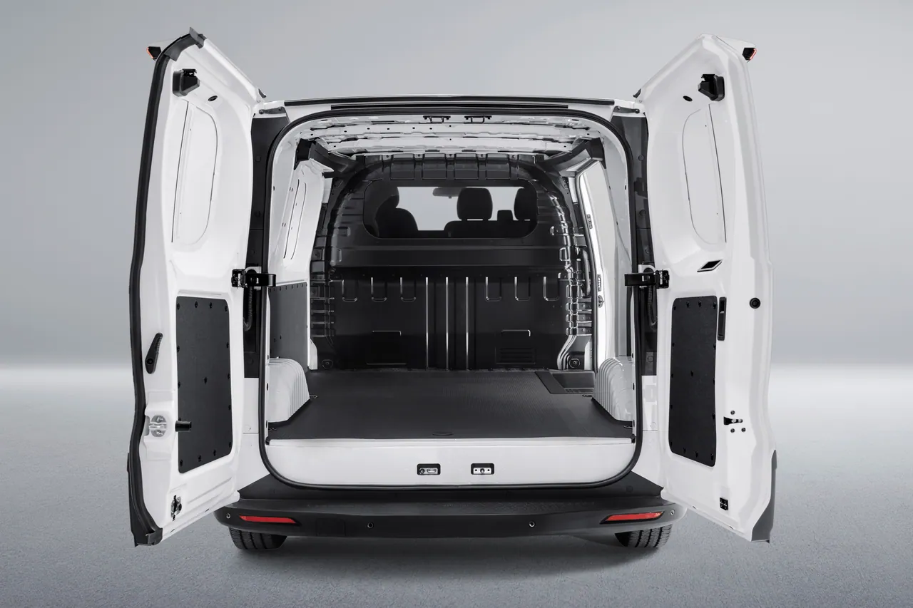 MAXUS Deliver 7
