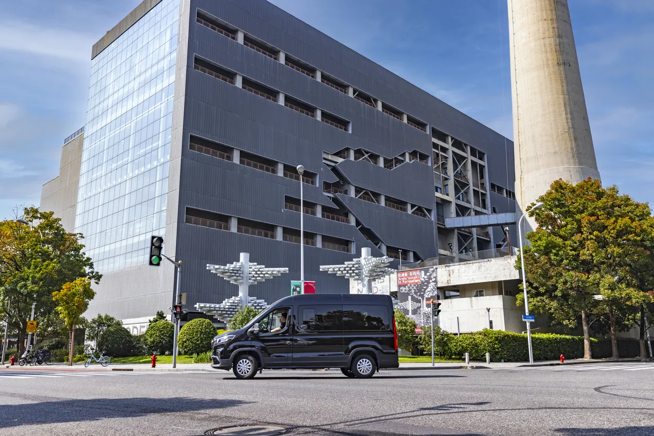MAXUS Deliver 9