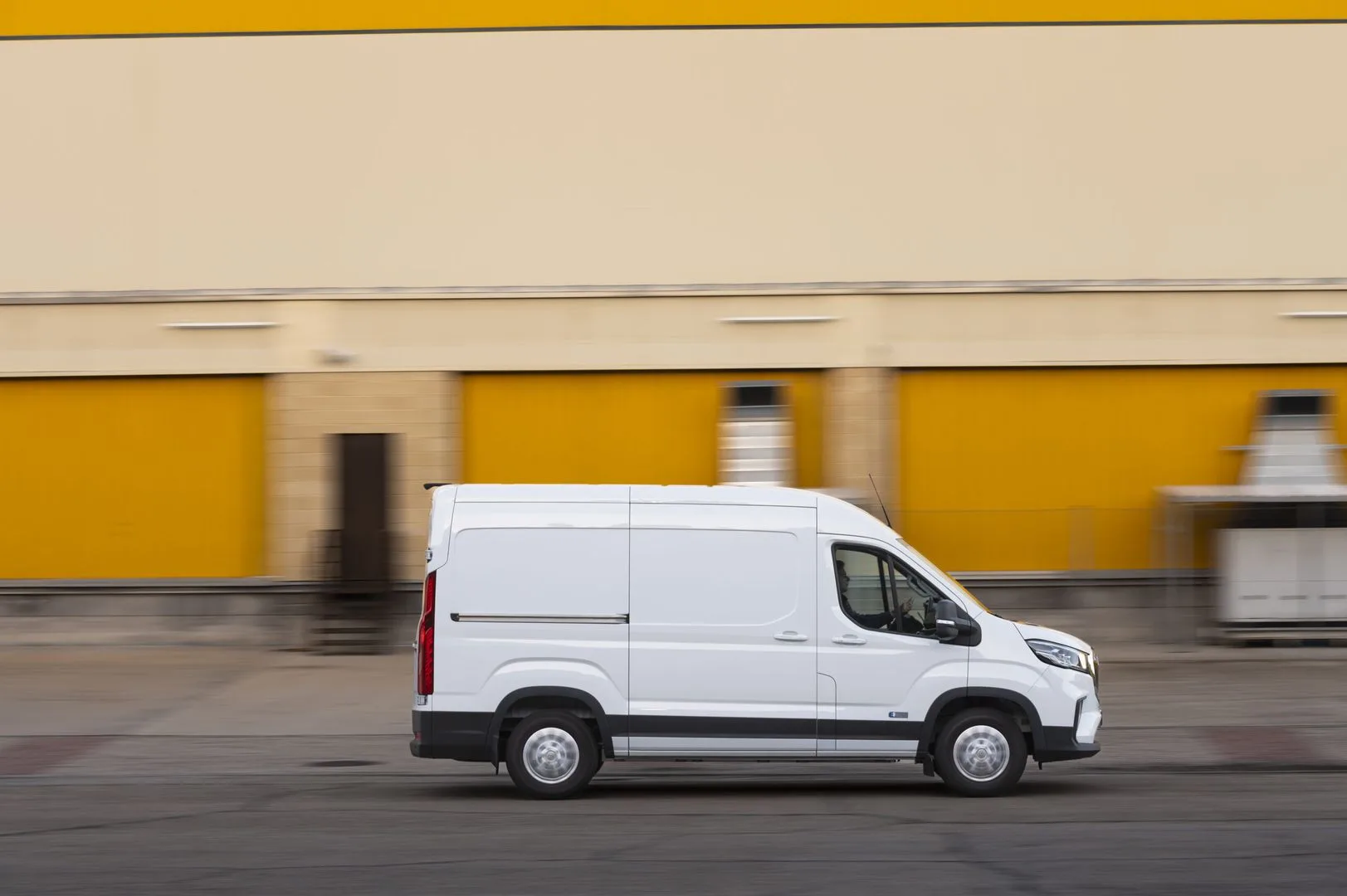 MAXUS Deliver 9 van — exclusive territory rights for dealers